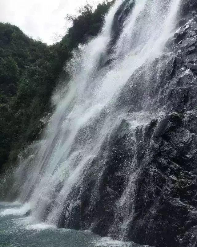 加大对边境地区县域经济发展扶持力度
